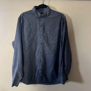 Marc Anthony men’s slim fit button down shirt. Size extra large.